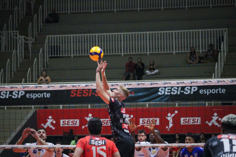 Sesi Bauru encerra fase classificatória em confronto direto com Vôlei Renata