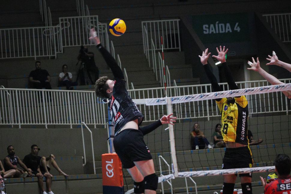 Sesi Bauru recebe Praia Clube em primeiro confronto das quartas de final