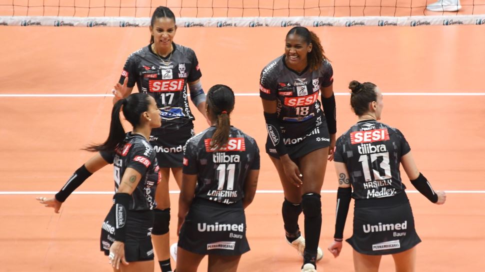 De virada, Sesi Vôlei Bauru elimina o Fluminense e se classifica para as semifinais