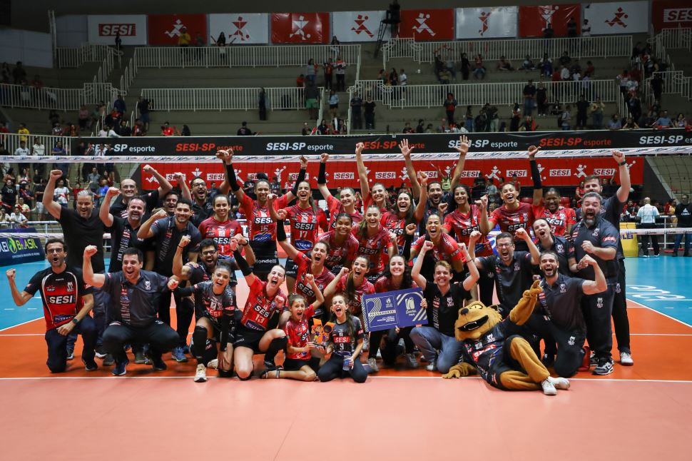 Com Arena lotada, Sesi Vôlei Bauru bate Dentil Praia Clube e vai à sua primeira final de Superliga