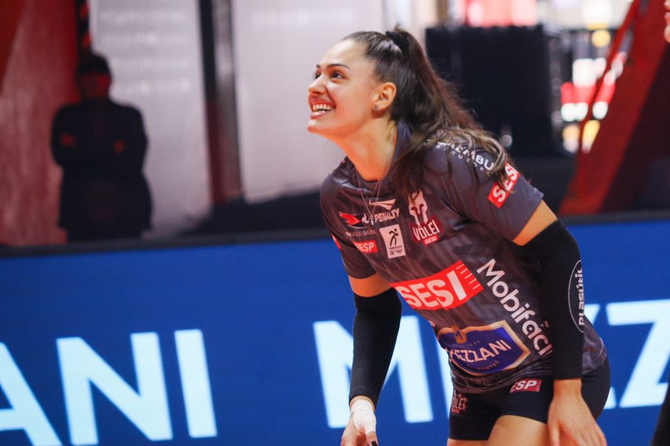 Cria da base do Sesi-SP, Giovanna renova com o Sesi Vôlei Bauru