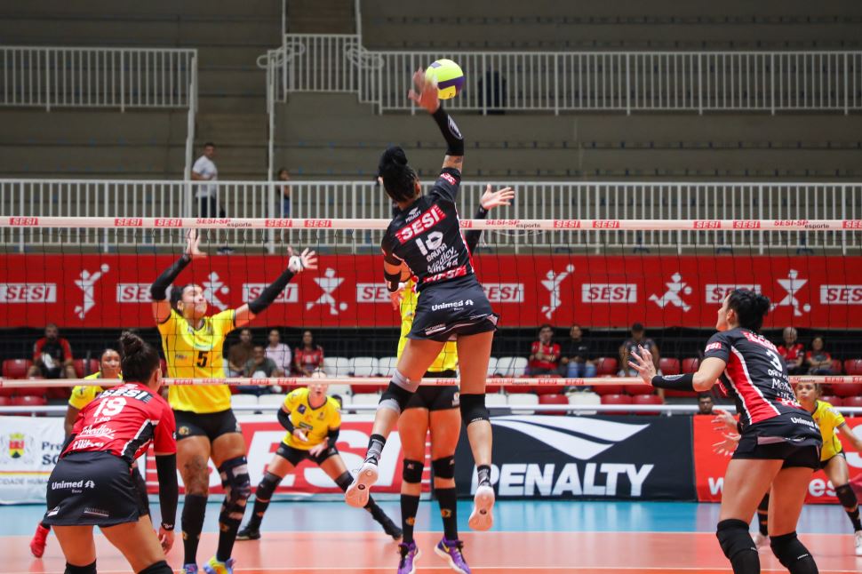 Buscando manter campanha perfeita, Sesi Vôlei Bauru enfrenta EC Pinheiros no Paulista 2025