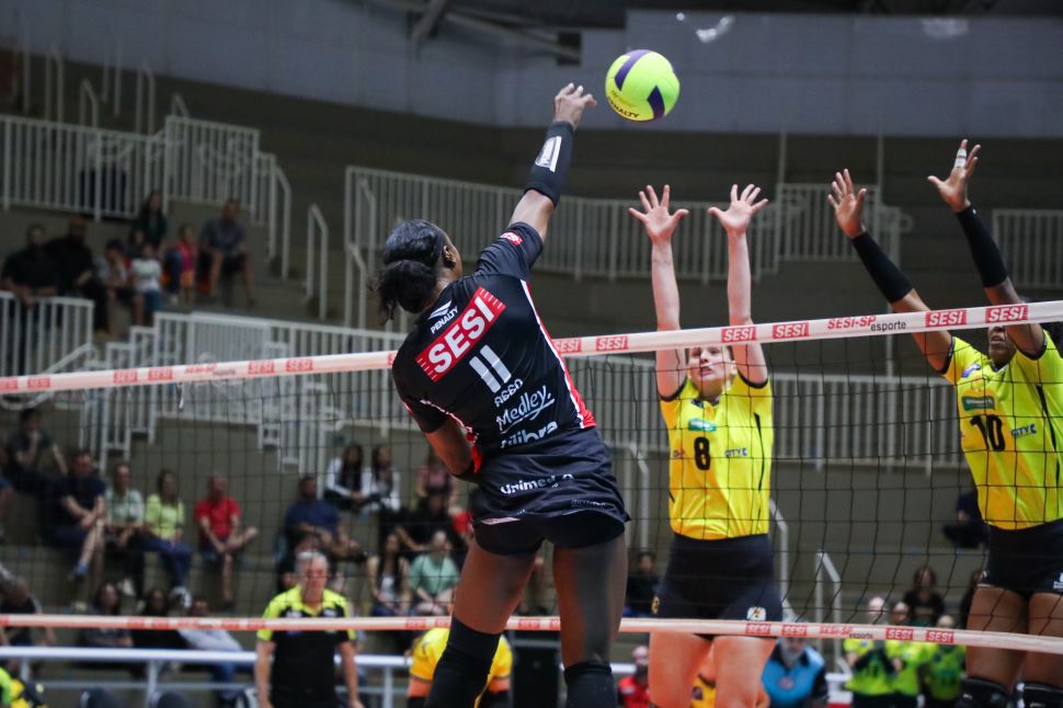 Sesi Vôlei Bauru recebe Paulistano Barueri mirando manter 100% no Paulista