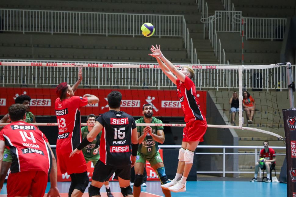 Em disputa por liderança do Paulista, Sesi Bauru recebe Vôlei Renata