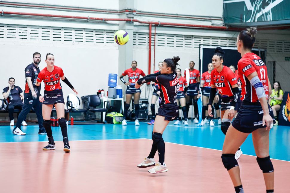 Sesi Vôlei Bauru abre semifinal com vitória sobre Renasce Sorocaba
