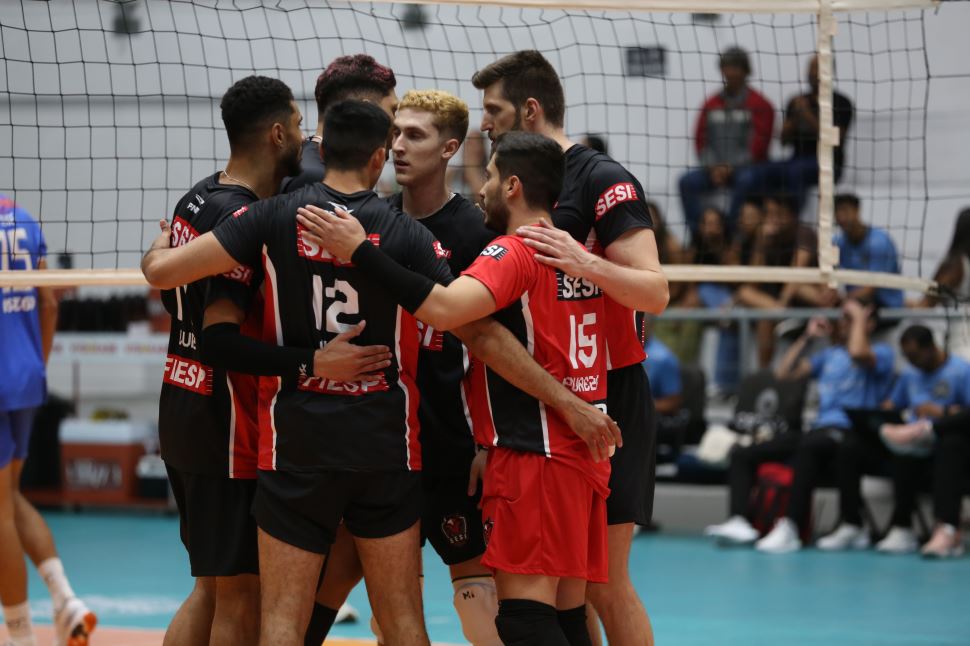 Classificado para a semifinal, Sesi Bauru é superado por Mogi Vôlei fora de casa 