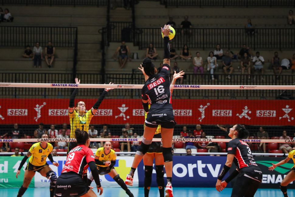 Sesi Vôlei Bauru enfrenta Paulistano Barueri em Jogo 1 da Final do Paulista