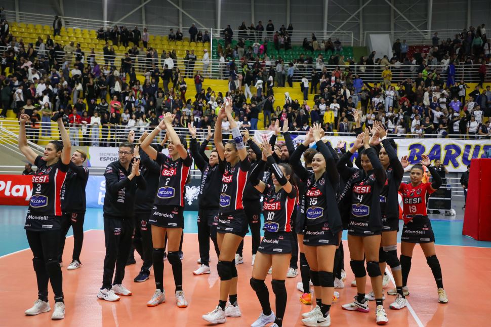 Em jogo épico, Sesi Vôlei Bauru bate Paulistano Barueri e vence Jogo 1 da Final