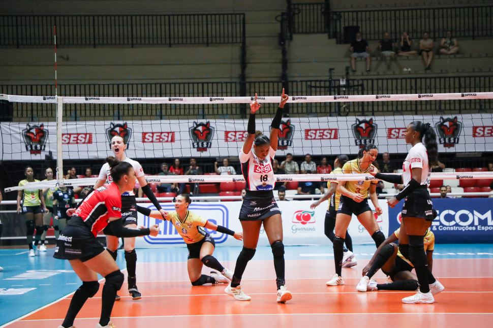 Com show de bloqueios, Sesi Vôlei Bauru vence Batavo Mackenzie na Superliga
