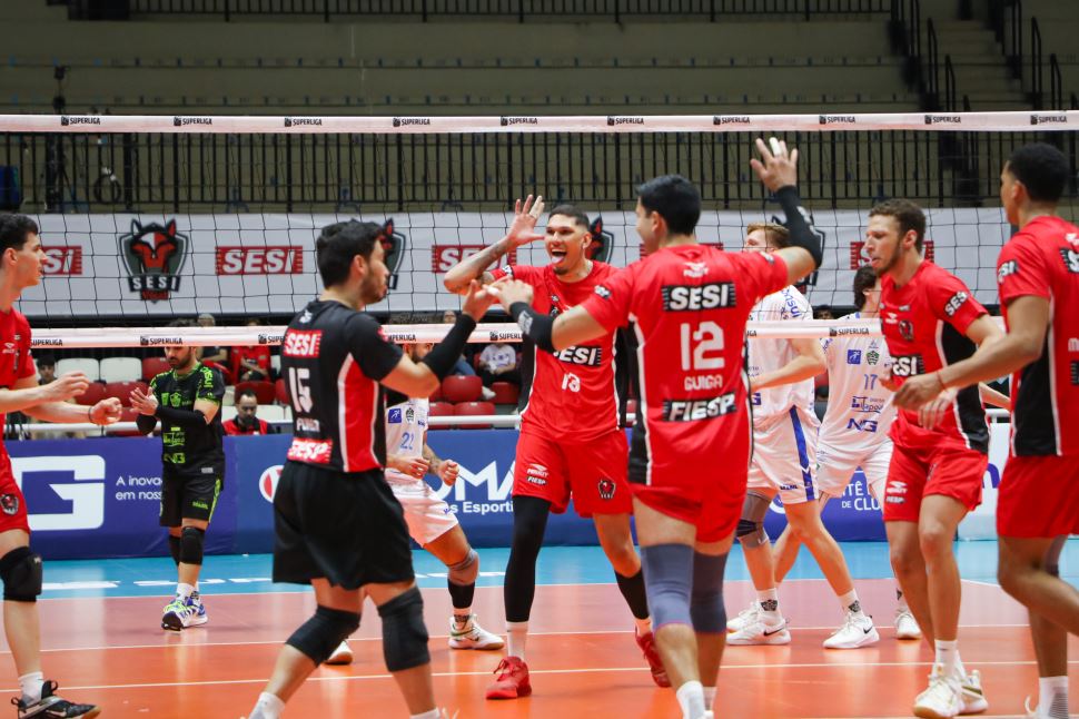 Sesi Bauru abre Superliga 25/26 com vitória por 3 a 0 sobre Joinville Vôlei