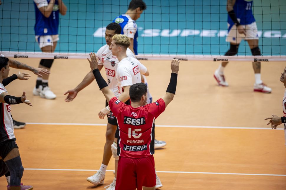 Em grande atuação, Sesi Bauru vira sobre Sada Cruzeiro e vence segunda na Superliga