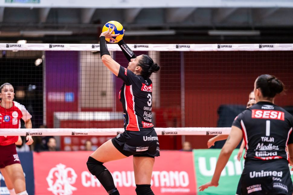 Na luta pela liderança, Sesi Vôlei Bauru recebe Fluminense na Superliga