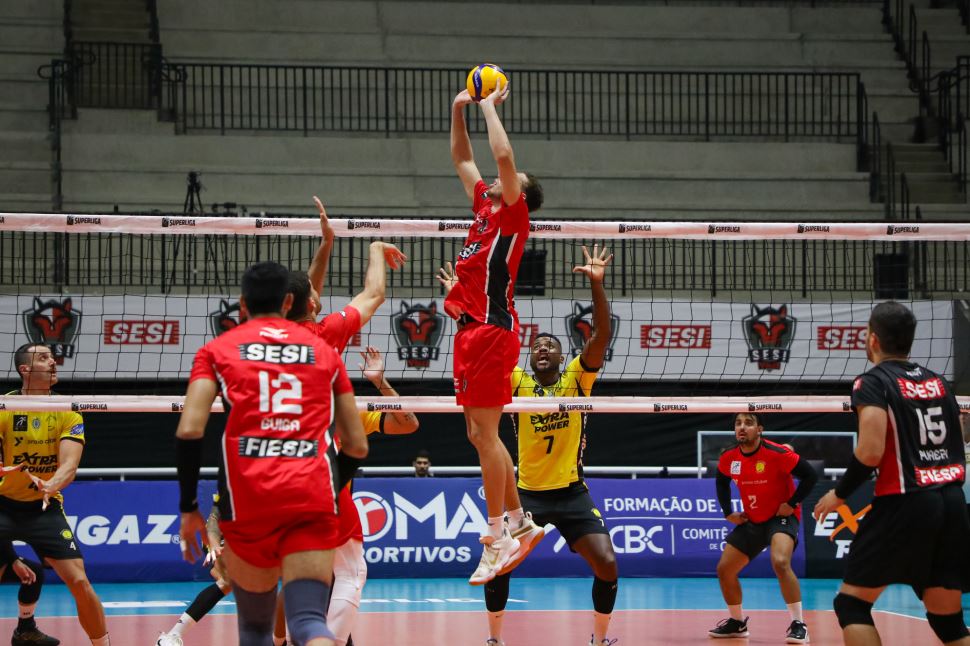 Sesi Bauru batalha, mas cai para Praia Clube no tie break