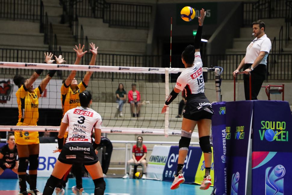 Após duas vitórias em casa, Sesi Vôlei Bauru enfrenta Sancor Seguros Vôlei Maringá na Superliga