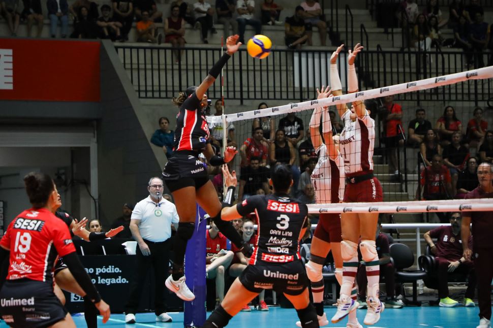 Sesi Vôlei Bauru encerra sequência como visitante em duelo com Fluminense
