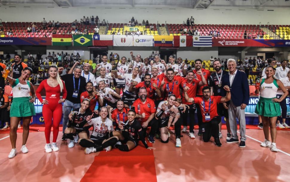 Com campanha perfeita, Sesi Vôlei Bauru vence Osasco e é campeão Sul-Americano de Clubes
