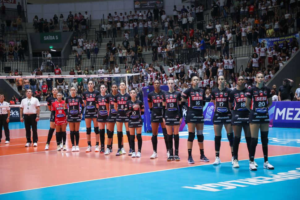 Após título continental, Sesi Vôlei Bauru volta à Superliga em jogo contra Sancor Seguros Vôlei