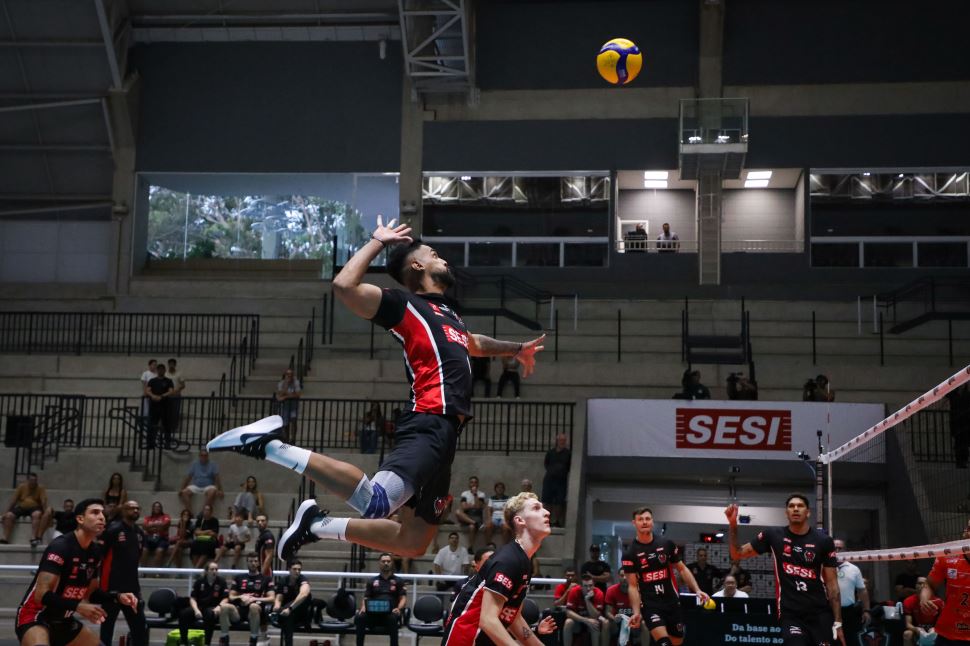 Sesi Bauru sofre virada para Azulim Sicoob Aracoop Monte Carmelo