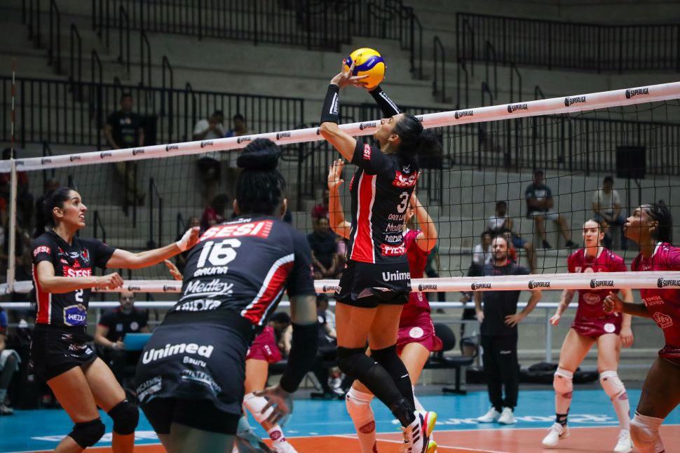 Sesi Vôlei Bauru inicia sequência contra líderes em duelo com Sesc RJ Flamengo
