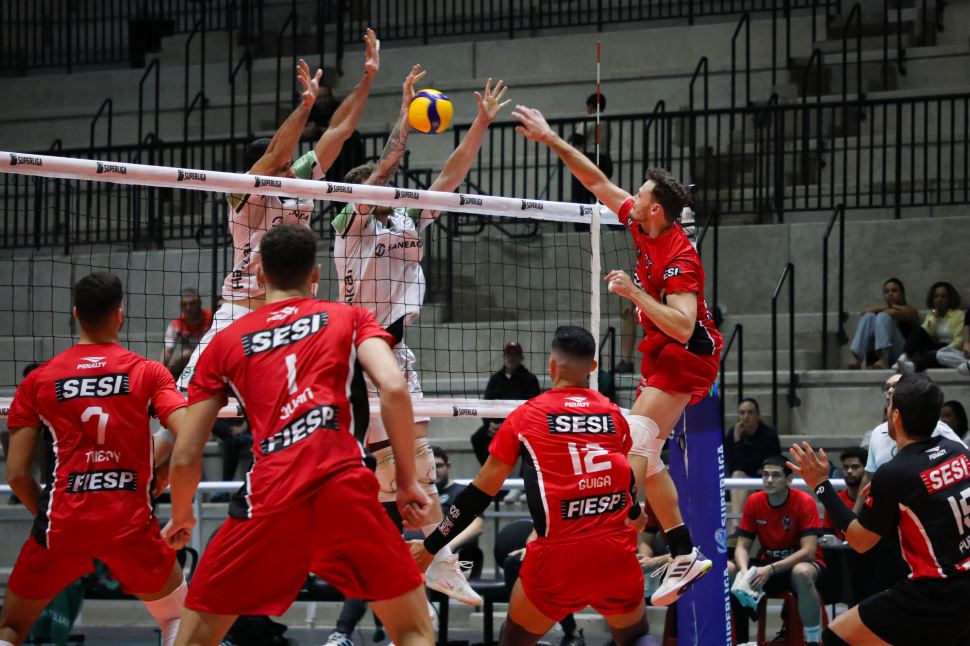 Sesi Bauru enfrenta Saneago Goiás em busca de classificação para playoffs