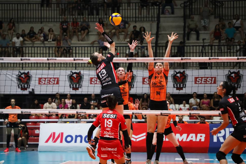 Sesi Vôlei Bauru encerra primeira fase da Superliga em clássico com Osasco São Cristóvão Saúde