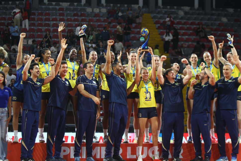 Centrais do SESI Vôlei Bauru, Diana e Livia conquistam medalhas com Seleção Brasileira