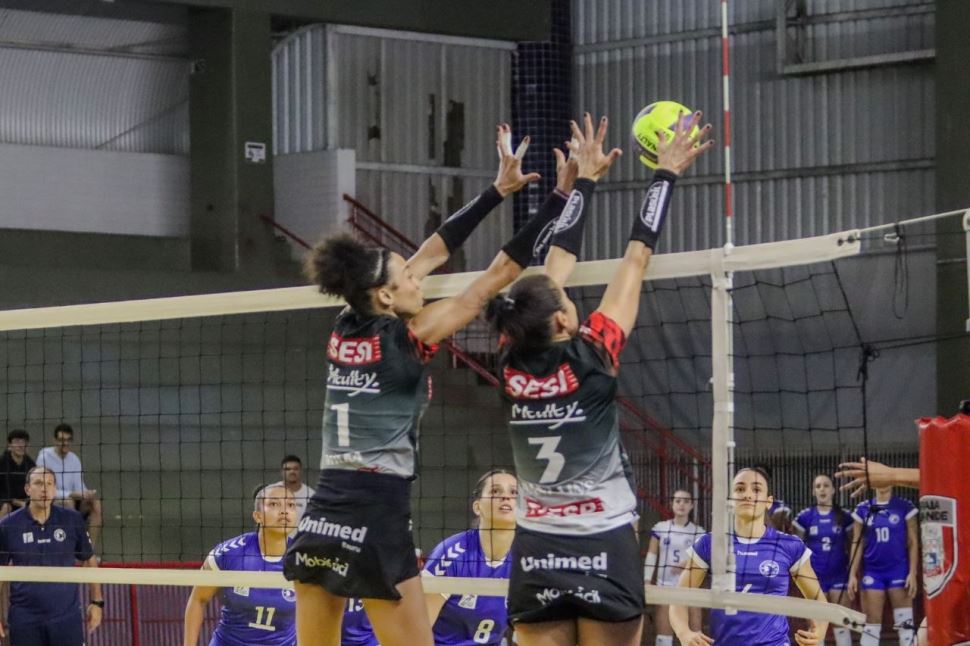 Fora de casa, SESI Vôlei Bauru vence Realizar Santos na estreia do estadual