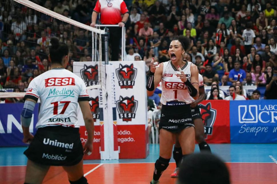 Com Ginásio Jairão lotado, SESI Vôlei Bauru vence Paulistano Barueri e segue invicto no Paulista