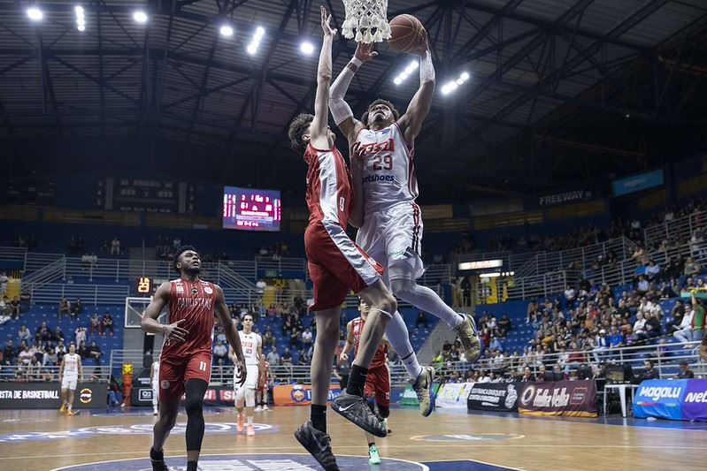 SESI Franca supera reação do Paulistano, fecha série invicta e garante vaga na final do Paulista