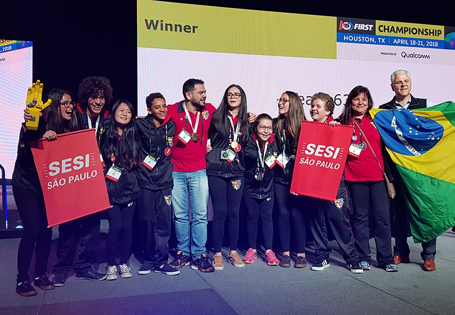 Escola SESI-SP de Americana é campeã do FLL World Festival!