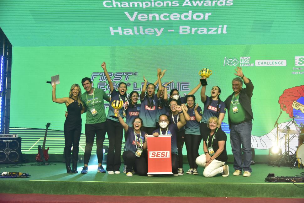 Alunos do SESI-SP e SENAI-SP conquistam dez prêmios em campeonato internacional de robótica