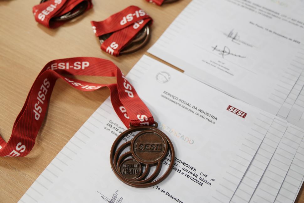 Mais de 1 mil alunos do SESI-SP recebem medalhas por bom desempenho em olimpíada de robótica