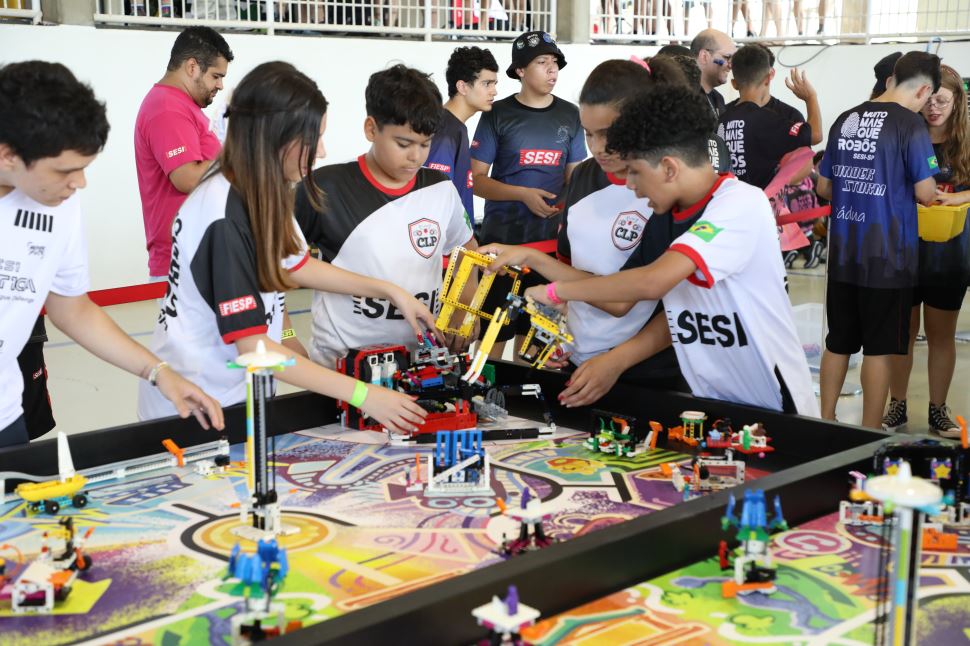 Estudantes do Sesi vão a Brasília após vencerem etapa estadual de torneio de robótica