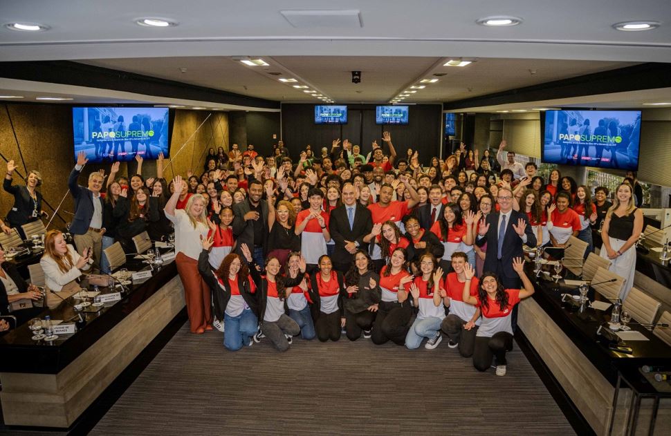Alexandre de Moraes dialoga com alunos do Sesi-SP sobre democracia e participação política 