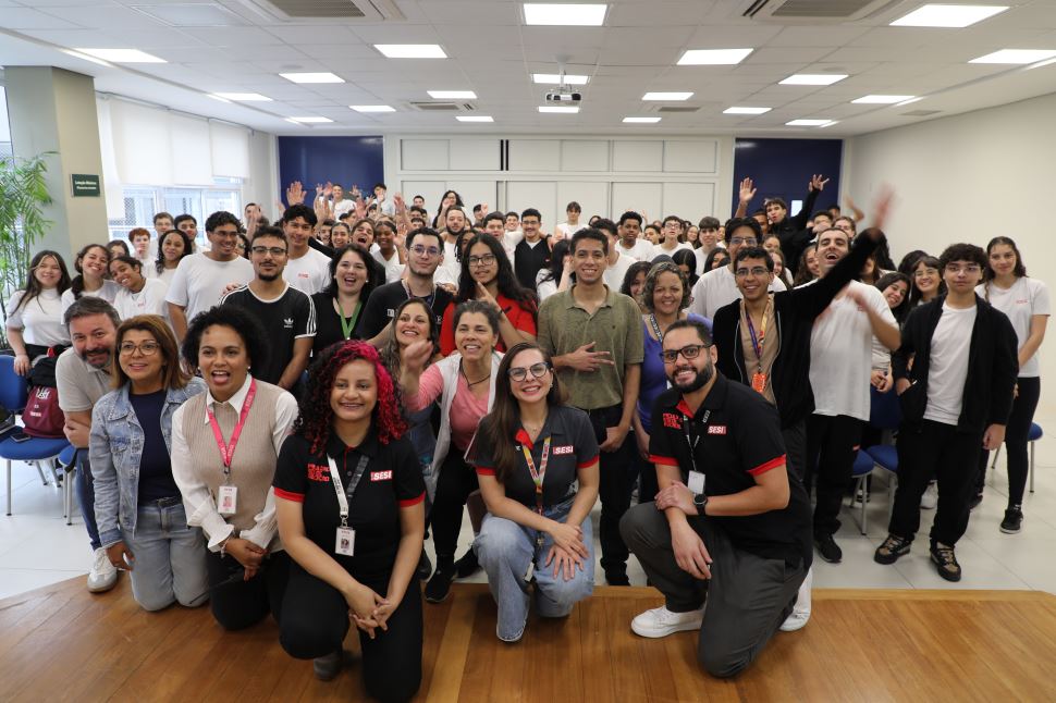 Professor e analista do Sesi-SP participam de formação internacional no CERN, maior centro de pesquisa em física de partículas do mundo 