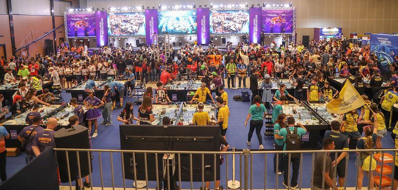 Equipe Sesi Senai Octopus, de Bauru, disputa maior torneio de Robótica do País