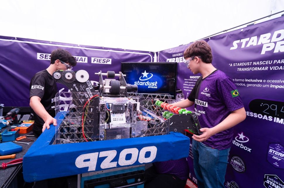 SESI-SP leva protagonismo estudantil e impacto social ao Mundial de Robótica em Houston