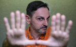 Paulo Miklos apresenta sua turnê A Gente Mora No Agora no SESI Sorocaba