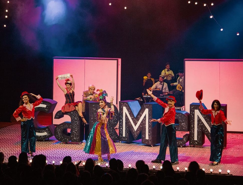 O musical Carmen, a Grande Pequena Notável ganha temporada gratuita no Teatro do SESI-SP