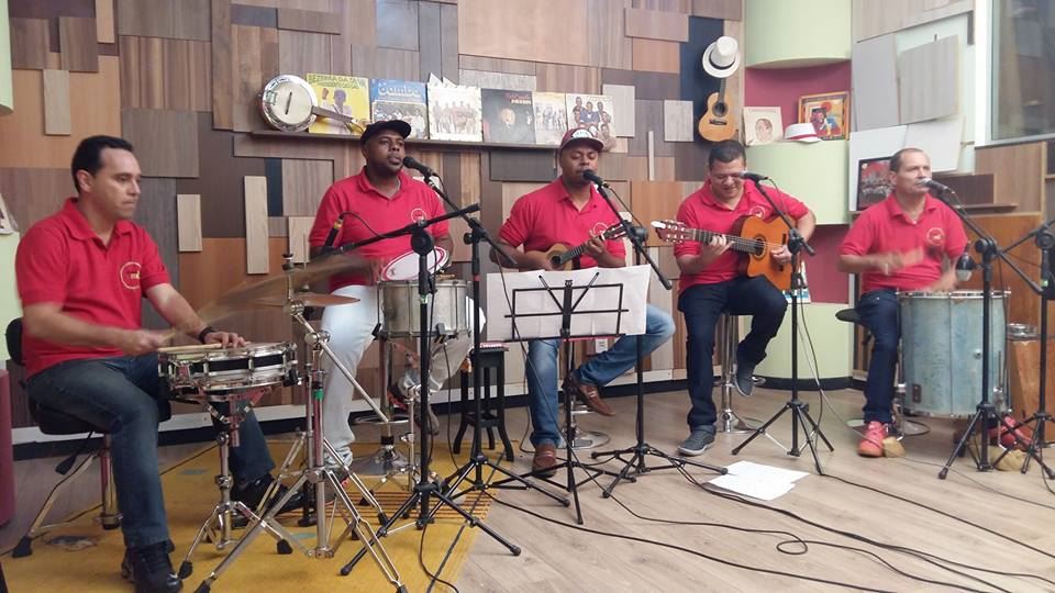 Inédito no Sesi Barretos, grupo Mania de Samba canta Fundo de Quintal 
