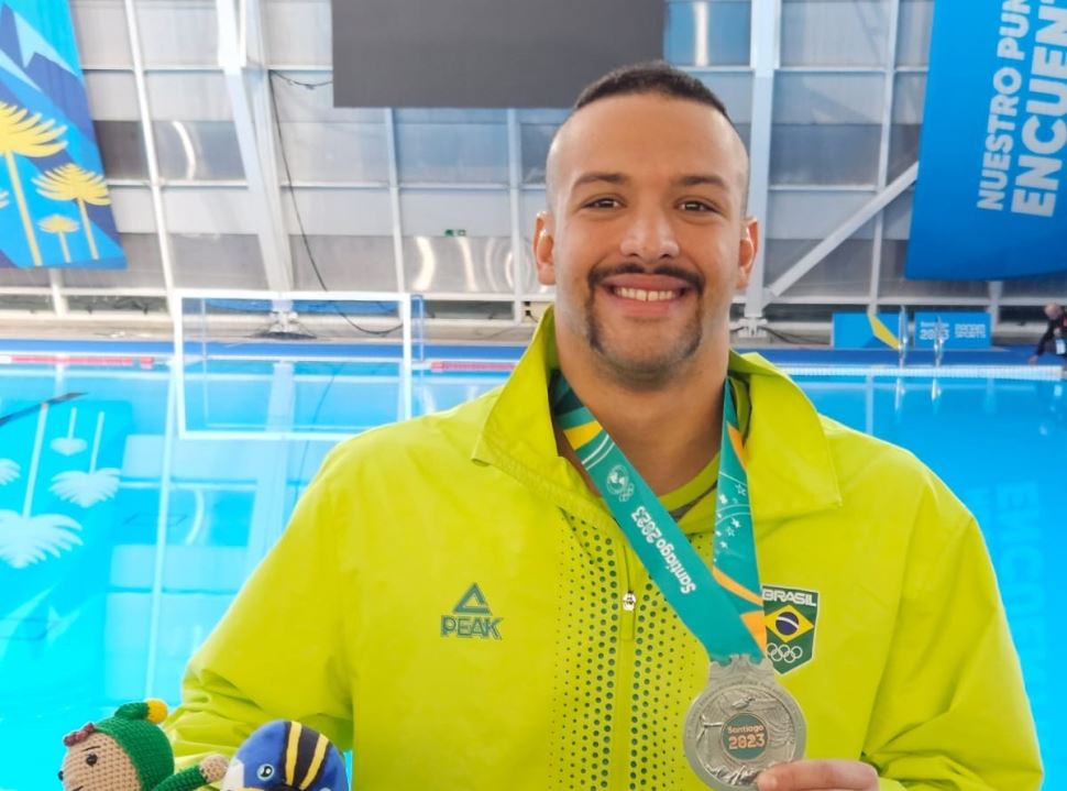 Sesi Barretos recebe visita de medalhista Pan-Americano