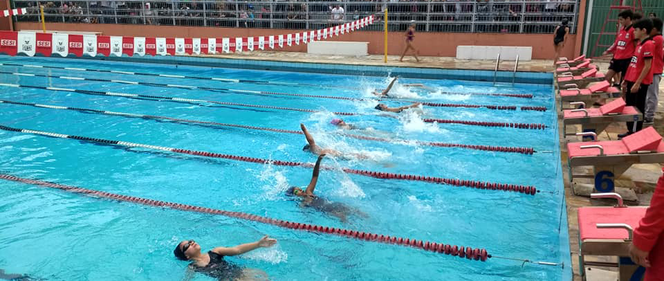 SESI A. E. Carvalho realiza Festival de Natação do Programa Atleta do Futuro