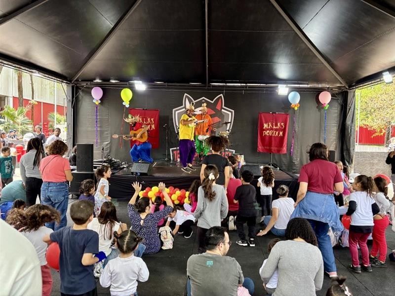 Brincaderia & Cia anima o sábado das famílias no SESI AE Carvalho