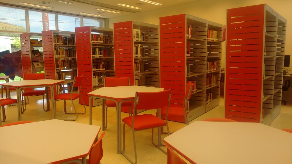 Biblioteca da ESC Cosmópolis disponibiliza livros para empréstimos