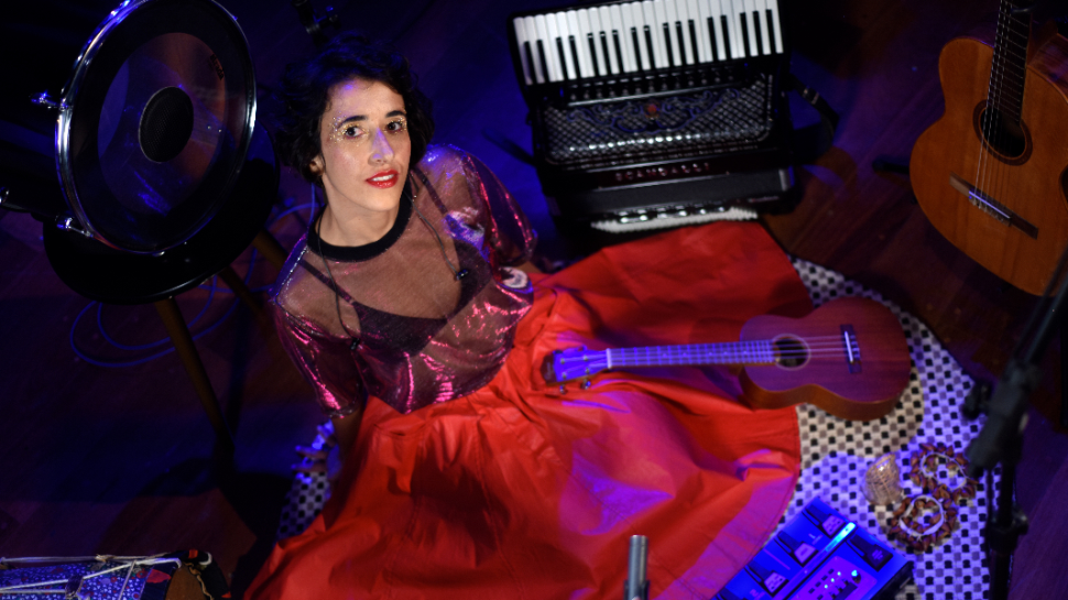 Cimara Fóis se apresenta dia 21 na Estação Sesi de Cultura Atibaia