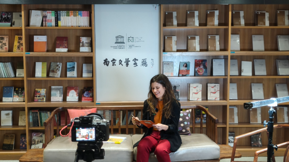 Carol Rodrigues ministra oficina de poesia na Estação SESI de Cultura de Atibaia 