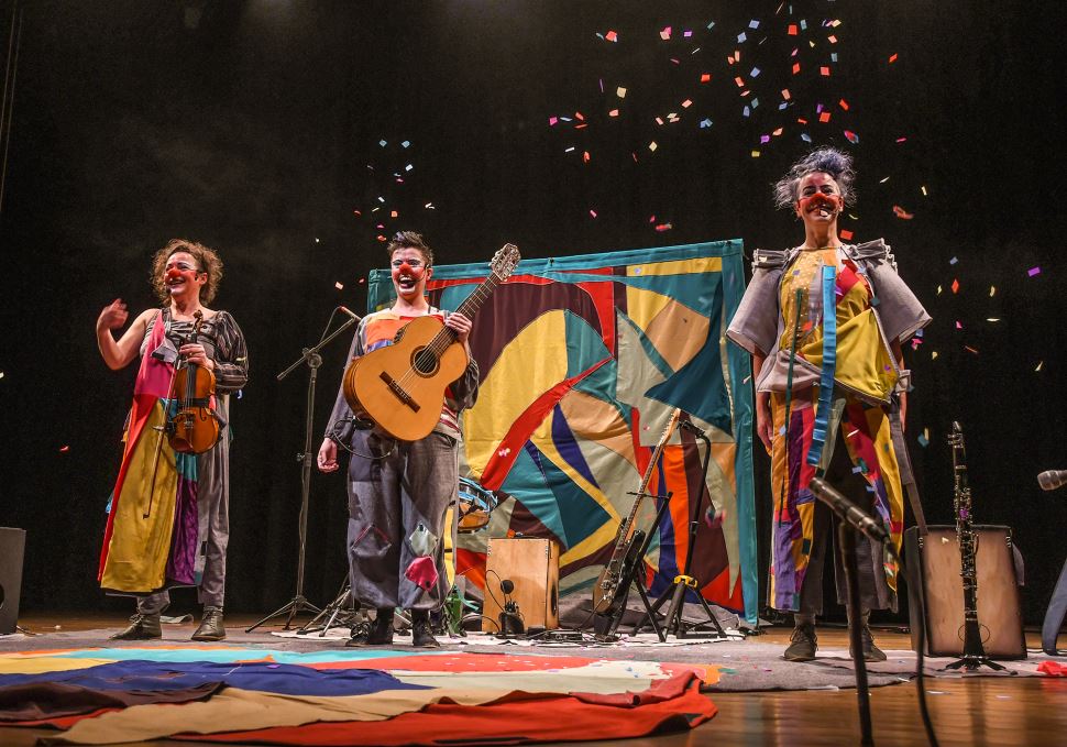 Palhaçaria e música no dia 11 de julho