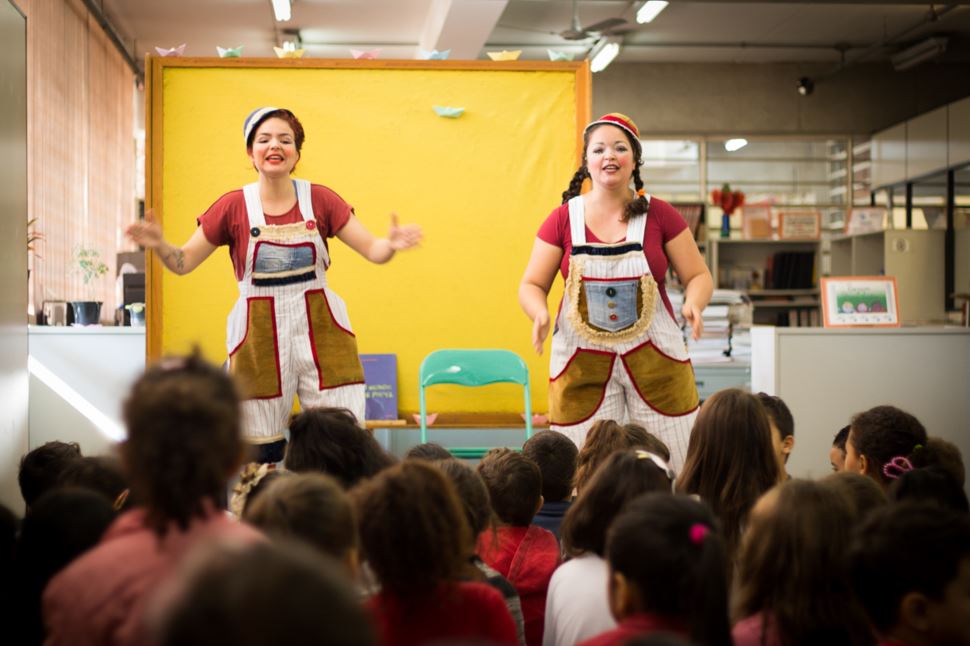 Mergulhe na magia de 'O Mundo de Papel' com a Trupe BorboLetras 