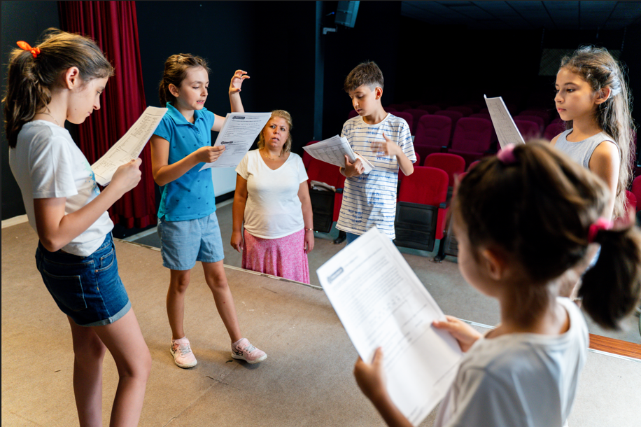 Programação fixa mensal da ESC Santa Rita tem oficinas manuais, aula aberta de teatro e muito mais! 