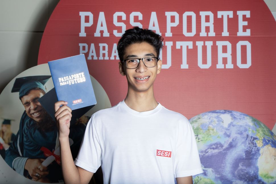 Alunos da rede Sesi-SP são aprovados nas melhores universidades do mundo e contam com bolsa integral com o Programa Passaporte para o Futuro da instituição 